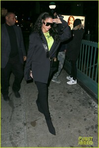 rihanna-goes-neon-for-club-appearance-nyc-05.jpg