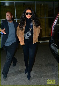 rihanna-struts-her-way-to-the-dentist-in-nyc-01.jpg