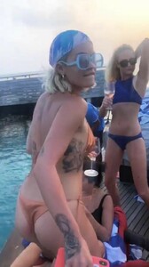 rita-ora-in-bikini-on-vacation-in-maldives-instagram-pictures-january-2019-3.jpg