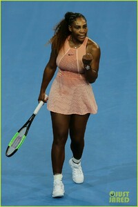 roger-federer-defeats-serena-williams-in-mixed-doubles-tournament-04.jpg