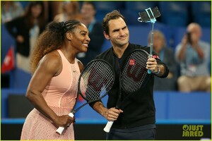 roger-federer-defeats-serena-williams-in-mixed-doubles-tournament-12.jpg