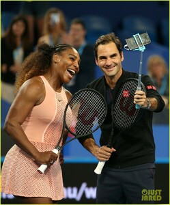 roger-federer-defeats-serena-williams-in-mixed-doubles-tournament-16.jpg