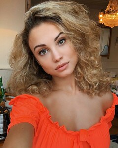 rose_bertram_49480117_384797322093965_4390579324862852011_n.jpg