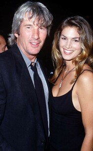 rs_634x1024-130827141026-634.richard-gere-cindy-crawford.ls.82713_copy_2.jpg