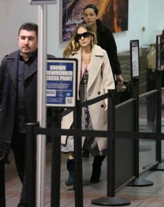 sarah-jessica-parker-lax-airport-in-los-angeles-01-02-2019-2.jpg