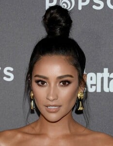 shay-mitchell-ew-pre-sag-2019-party-0.jpg