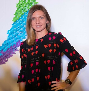 simona-halep-2018-wuhan-open-wta-tennis-party-0.jpg