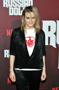 taylor-schilling-russian-doll-premiere-in-new-york-3.thumb.jpg.73f8d1c043912090030c6b0b14e2fc65.jpg