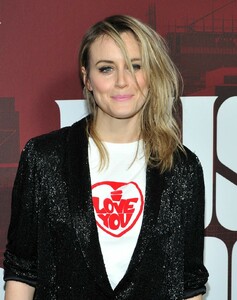 taylor-schilling-russian-doll-premiere-in-new-york-4.thumb.jpg.d6b5cbd83a794e3c4af06cf4e1e862bc.jpg