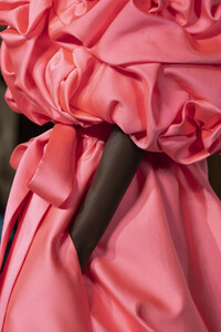 valentino-hc-clp-rs19-0024.thumb.jpg.4aff540b7595a55ac048e490cb5c3536.jpg
