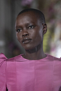 valentino-hc-clp-rs19-0122.thumb.jpg.f7319b60dfb22eae29737c43fa3eb194.jpg