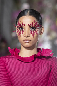 valentino-hc-clp-rs19-0233.thumb.jpg.9511e59d1e0a6caa6850158964c2c073.jpg