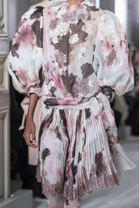 valentino-hc-clp-rs19-0263.thumb.jpg.f3f69a5e412935add01aaf49ef2cb302.jpg