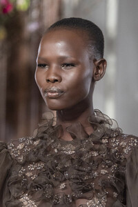 valentino-hc-clp-rs19-0283.thumb.jpg.7bffc34f4550a0abb24099b937e8f0aa.jpg