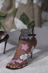 valentino-hc-clp-rs19-0343.thumb.jpg.7e84d534667aa57055923aeba141a819.jpg