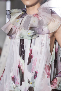 valentino-hc-clp-rs19-0408.thumb.jpg.2339793e45e609d75f0071e8d331d3ef.jpg
