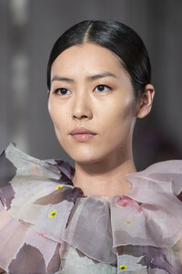 valentino-hc-clp-rs19-0422.thumb.jpg.3ec098db075beebe8abea132efc13f64.jpg