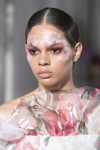 valentino-hc-clp-rs19-0471.thumb.jpg.09ba5734c48ecfd83d7a7d1e1ca84dde.jpg