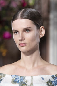 valentino-hc-clp-rs19-0670.thumb.jpg.166808b258cd90908eb3160ca4f87514.jpg