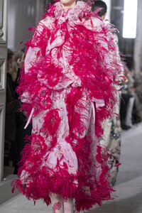 valentino-hc-clp-rs19-0718.thumb.jpg.134cbb17ba5b291d6d37888b51aef1cc.jpg