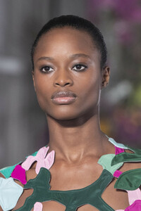 valentino-hc-clp-rs19-0952.thumb.jpg.457d90360fdd509758cb9888b7a47351.jpg