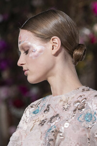 valentino-hc-clp-rs19-1053.thumb.jpg.dd0a9930e2c39aeb3379326a5b544ea9.jpg