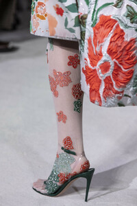 valentino-hc-clp-rs19-1153.thumb.jpg.2720f8149da434d210028cecb07f09e5.jpg
