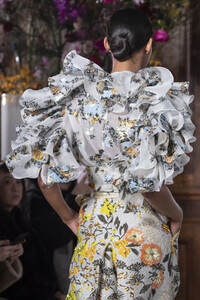 valentino-hc-clp-rs19-1174.thumb.jpg.d7a98d3c50ffa67cffd073a09d59acd6.jpg
