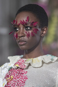 valentino-hc-clp-rs19-1221.thumb.jpg.adddbaf9b6ea4118c8eb5e259e50f00e.jpg