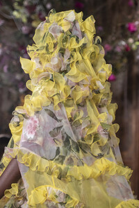 valentino-hc-clp-rs19-1270.thumb.jpg.f2146a699294aedd121075c296219636.jpg