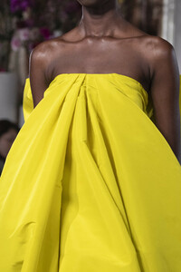 valentino-hc-clp-rs19-1329.thumb.jpg.dca54ec452c41624307a68e5c9f5ac79.jpg