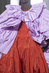 valentino-hc-clp-rs19-1467.thumb.jpg.8d1e534cc73c57ffd5daa03f5fd81ed1.jpg