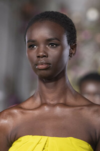 valentino-hc-clp-rs19-1793.thumb.jpg.3b6fc0a35f9434c8eaa1448791e2b32a.jpg