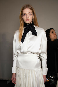 vauthier-hc-bks-v-rs19-8318.thumb.jpg.1e6e5795f73d5b6078967f36400a568f.jpg