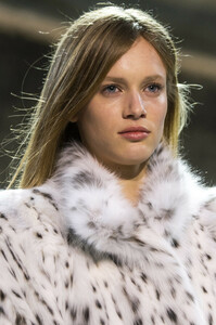 vauthier-hc-clp-rs19-0815.thumb.jpg.1809ff6efbd0af13a5acd628f4cdbe35.jpg