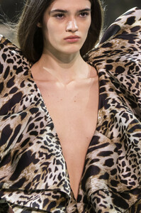 vauthier-hc-clp-rs19-1003.thumb.jpg.3088b28a4725ac60f4875e203c6367ed.jpg