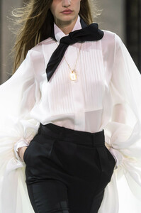 vauthier-hc-clp-rs19-1130.thumb.jpg.8f4874ee862c7a4b000c85484e4ce712.jpg