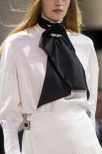 vauthier-hc-clp-rs19-1228.thumb.jpg.0b8654390035491d204d2a22d6f02fa5.jpg