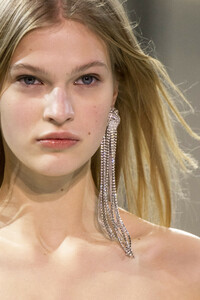 vauthier-hc-clp-rs19-1270.thumb.jpg.fd44460734d95ce22ad0866edbfec2f7.jpg