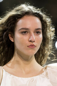 vauthier-hc-clp-rs19-1286.thumb.jpg.7c9cdd43b133082d987432eb683d071b.jpg