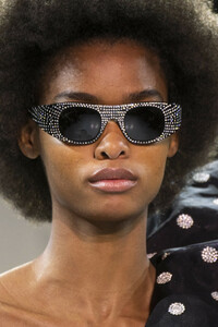 vauthier-hc-clp-rs19-1450.thumb.jpg.543f677dd275b61a9a0474f42bf77087.jpg