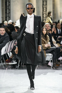 vauthier-hc-rs19-0076.thumb.jpg.fc091ab17f22604ecb609215ea7941cb.jpg