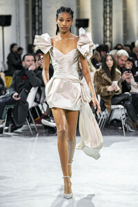 vauthier-hc-rs19-0393.thumb.jpg.12f968b0cc80af48f6542d8cf09644a0.jpg