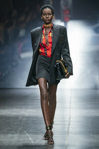 versace-m-rf19-2225.thumb.jpg.39b5b00af63d6b5b81b92b16ab3c104c.jpg
