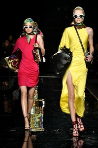 versace-pf19-035(1).thumb.jpg.ecd0909e96a5a8a4176f50a177cc388b.jpg