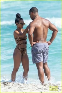 victor-cruz-karrueche-tran-miami-beach-03.jpeg