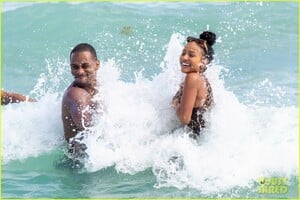 victor-cruz-karrueche-tran-miami-beach-05.jpeg