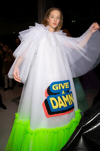 viktor-e-rolf-hc-bks-v-rs19-9579.thumb.jpg.187ddc55505e3c619fa3d7de473714e0.jpg