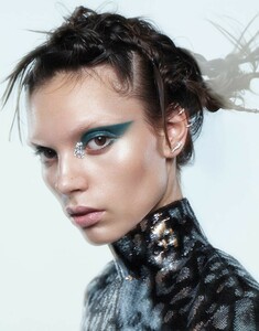 vogue_arabia_jason_kim_00177d9a98348dd457cbb321489535d3752_thumb.thumb.jpg.71fcab38e06f16b2109ba4c491b8c90f.jpg