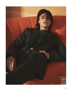 vogue_arabia_june_2017-d03-large-2.jpg